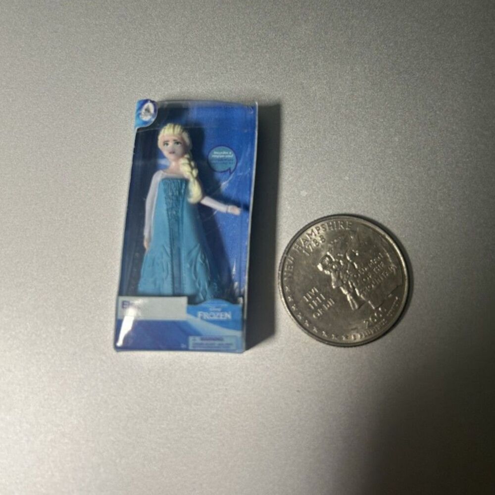 Zuru 5 Surprise Mini Brands Disney Advent Calendar Elsa Figure